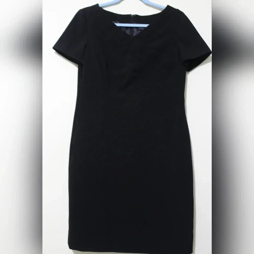 Tahari Petite Black V Neck Sheath Dress‎ Size 6P